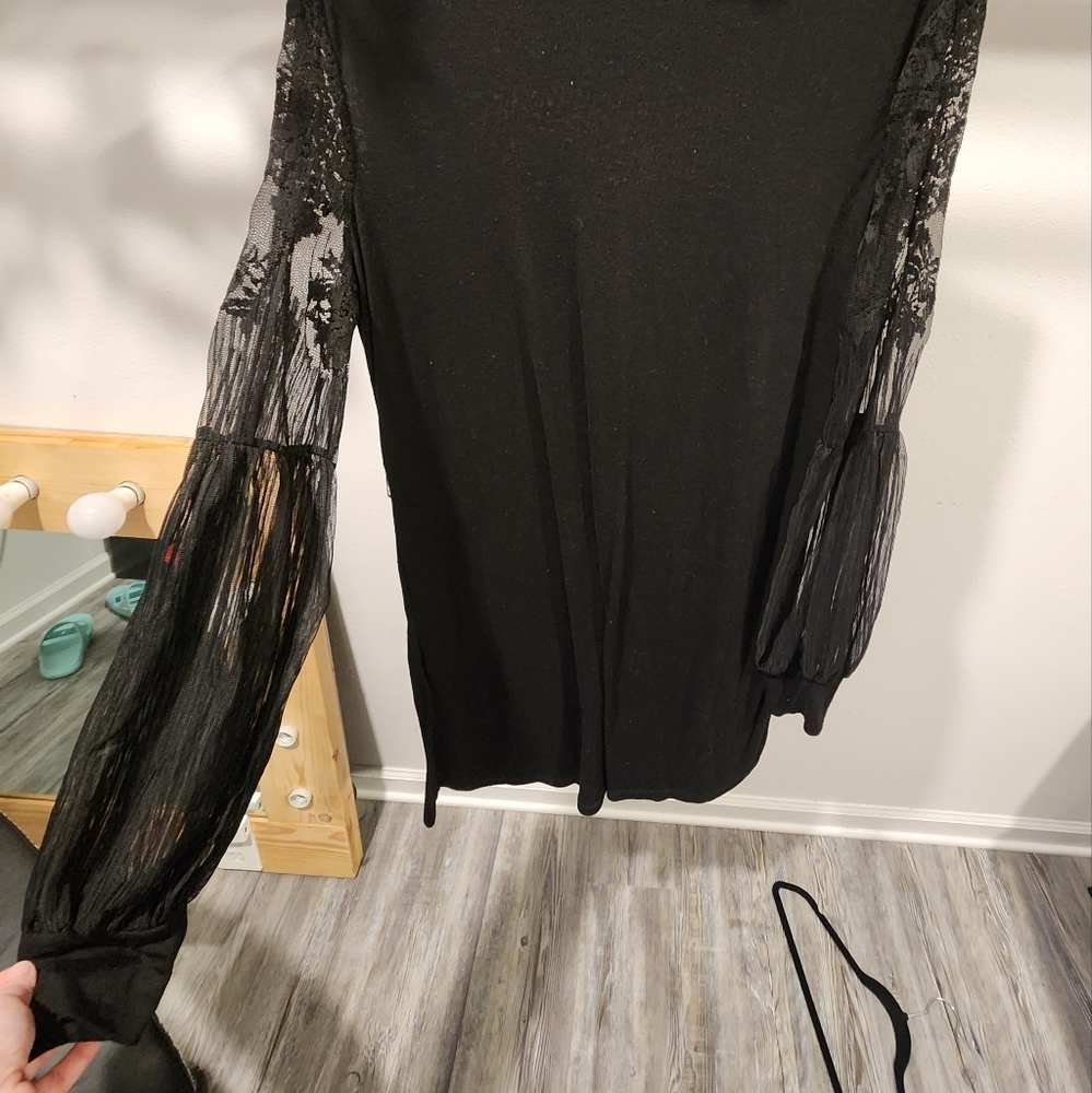 Clothes - Picture 3 of 4